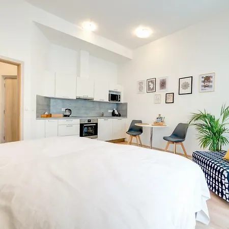 Roomcity Awakeon Apartment *