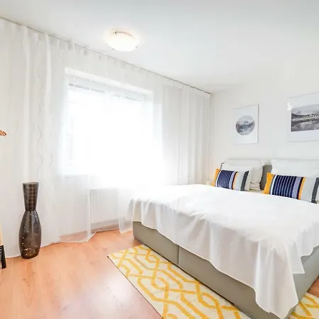 Roomcity Awakeon Apartment *